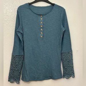 Long sleeve with lace